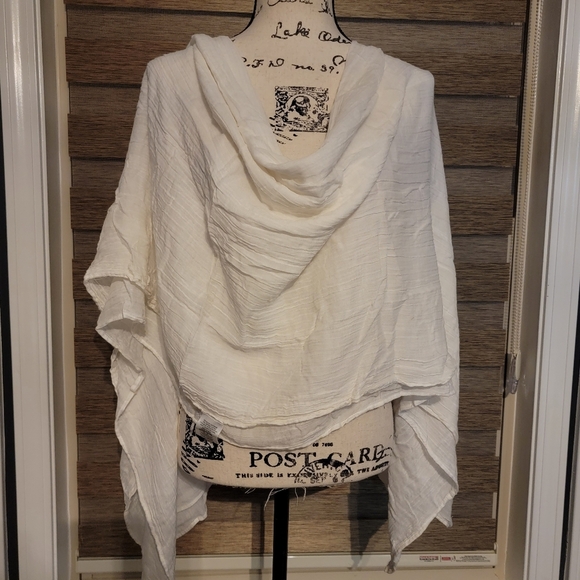 Embroidered Saronda Beach Cover-up - Picture 6 of 9